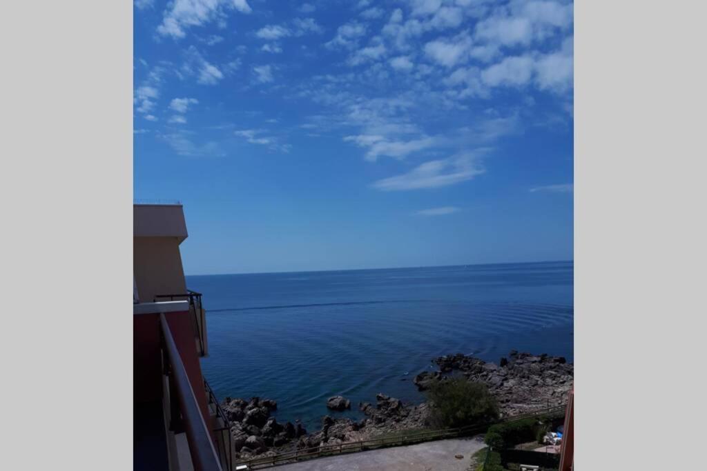 T2 climatisé vue sur mer, WIFI, piscine et parking Sète Esterno foto