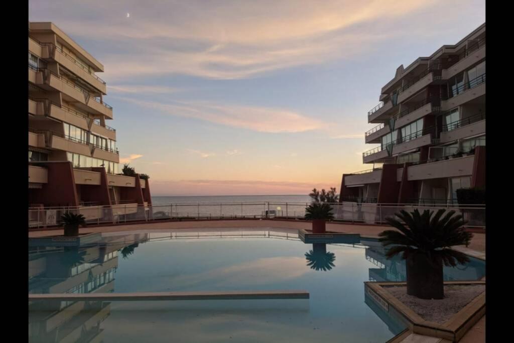 T2 climatisé vue sur mer, WIFI, piscine et parking Sète Esterno foto