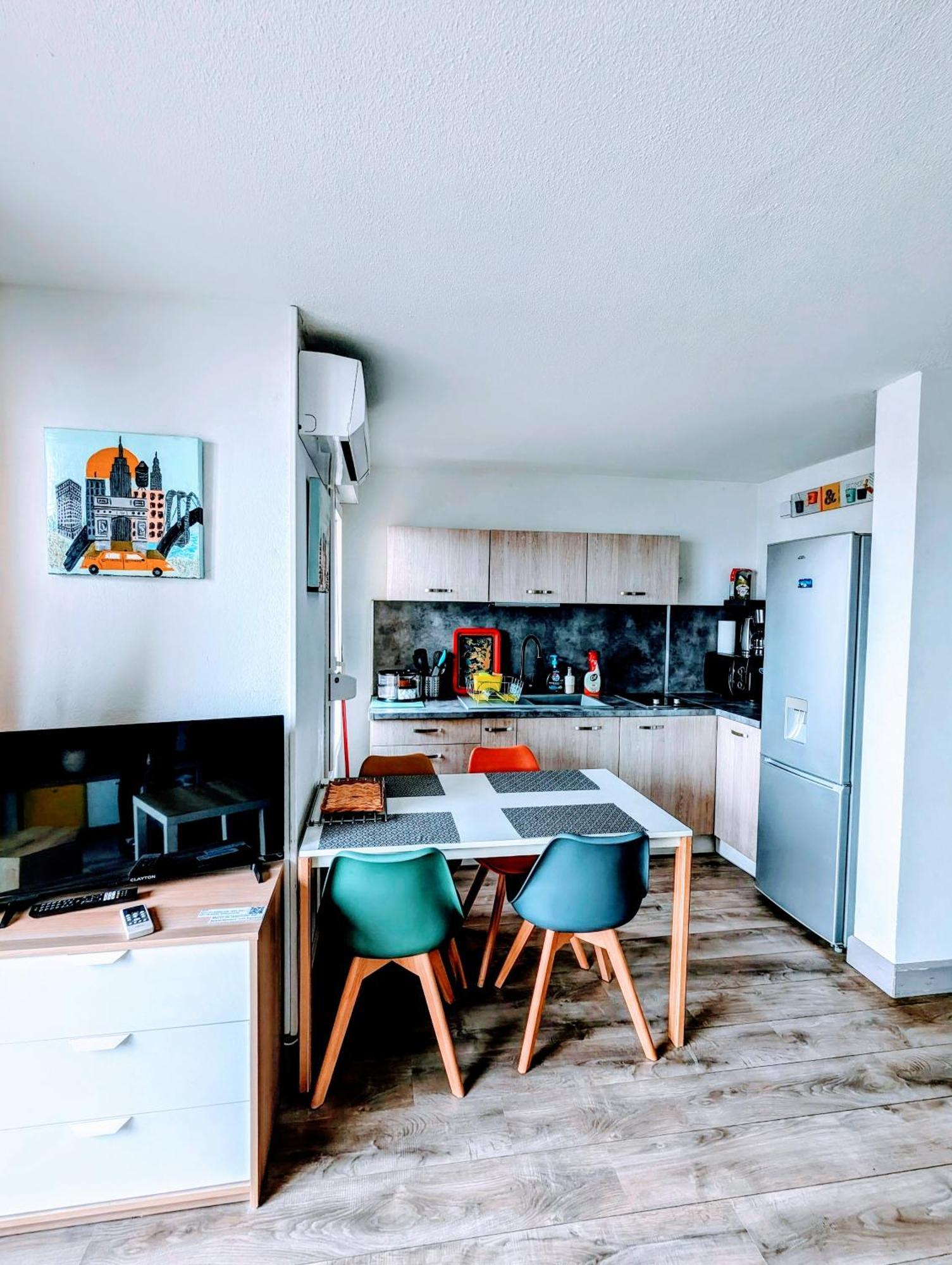 T2 climatisé vue sur mer, WIFI, piscine et parking Sète Esterno foto